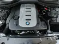 Silnik BMW m57 z widocznym logo marki.