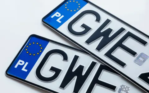 Dwie polskie tablice rejestracyjne z literami "GWE". Wszytko gotowe do wls rejestracji.